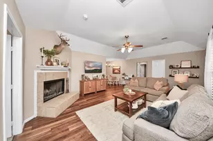 3608 Kristen Dr, Highlands, TX 77562 - Photo 9