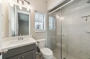 1214 W 25th St, Houston, TX 77008 - Photo 9