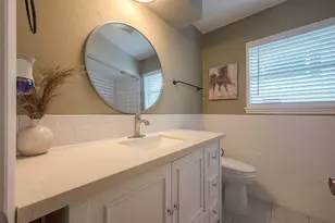 7810 Locke Ln, Houston, TX 77063 - Photo 23
