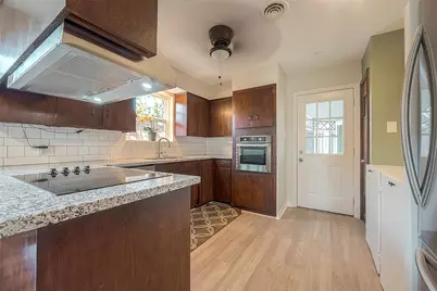 7810 Locke Lane, Houston, TX 77063 - Photo 9