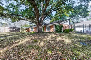 7810 Locke Ln, Houston, TX 77063 - Photo 39