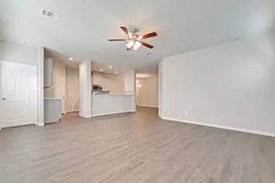 983 Golden Willow Ln, Conroe, TX 77304 - Photo 7