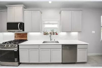 297 Gallant Fox Way, New Caney, TX 77357 - Photo 9