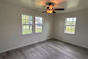 170 Lois St, Clute, TX 77531 - Photo 17