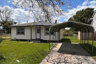 170 Lois St, Clute, TX 77531 - Photo 3