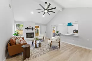 30 N Drifting Leaf Ct, The Woodlands, TX 77380 - Photo 7