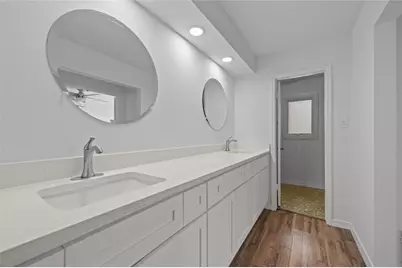 4702 Bayou Vista Drive, Houston, TX 77091 - Photo 9