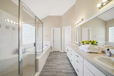 9802 Cynthia Ann Court, Houston, TX 77025 - Photo 21