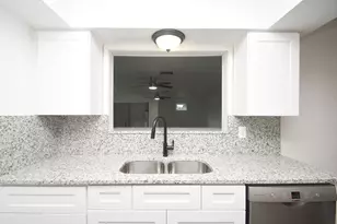 2431 Bayou Dr, League City, TX 77573 - Photo 9