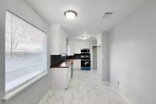 2024 Stones throw Dr, Bay City, TX 77414 - Photo 9