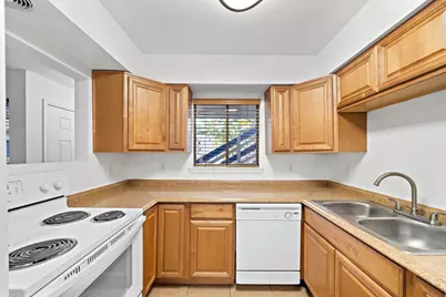 100 Market Street #17, Galveston, TX 77550 - Photo 5