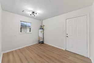 907 S 3rd St, La Porte, TX 77571 - Photo 37