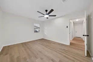 907 S 3rd St, La Porte, TX 77571 - Photo 23