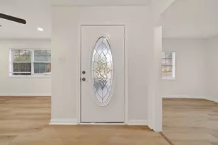 907 S 3rd St, La Porte, TX 77571 - Photo 3