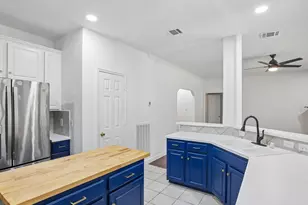 1207 Peregrine Dr, Friendswood, TX 77546 - Photo 11