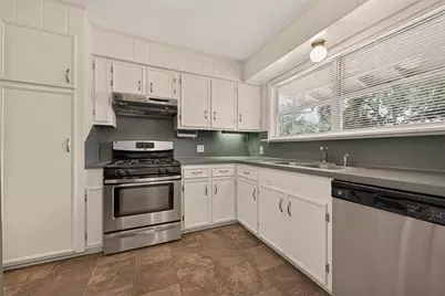 4749 Redstart Street, Houston, TX 77035 - Photo 11