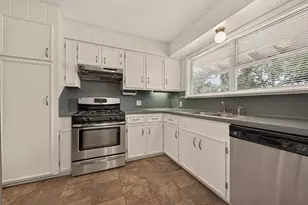 4749 Redstart St, Houston, TX 77035 - Photo 11