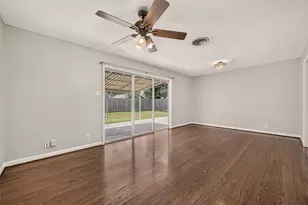 4749 Redstart St, Houston, TX 77035 - Photo 7
