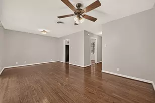 4749 Redstart St, Houston, TX 77035 - Photo 9