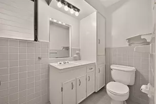 4749 Redstart St, Houston, TX 77035 - Photo 17