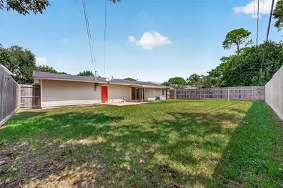 4749 Redstart Street, Houston, TX 77035 - Photo 5