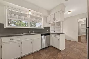 4749 Redstart St, Houston, TX 77035 - Photo 13