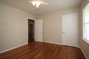 8807 Timberside Dr, Houston, TX 77025 - Photo 11
