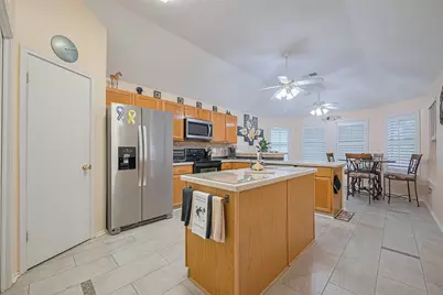 2738 N Larkspur Circle, Pearland, TX 77584 - Photo 9