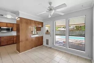 1070 Shakespeare Dr, Beaumont, TX 77706 - Photo 9