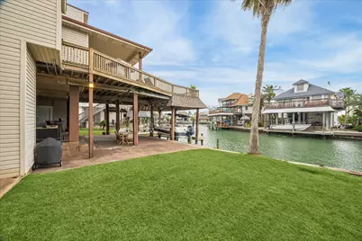 115 Bamaku Bend, Tiki Island, TX 77554 - Photo 9