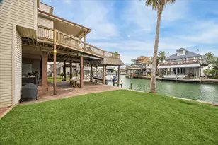 115 Bamaku Bend, Tiki Island, TX 77554 - Photo 9