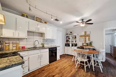 115 S Holmes Street, La Porte, TX 77571 - Photo 3