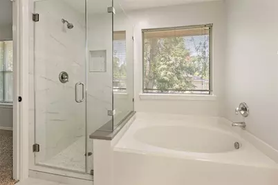 10 Scenic Brook Court, The Woodlands, TX 77382 - Photo 19