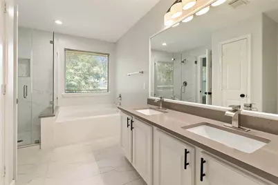 10 Scenic Brook Court, The Woodlands, TX 77382 - Photo 17