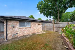822 Shadwell Dr, Houston, TX 77062 - Photo 43