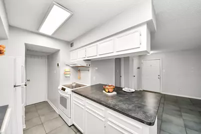 2750 Holly Hall Street #911, Houston, TX 77054 - Photo 17