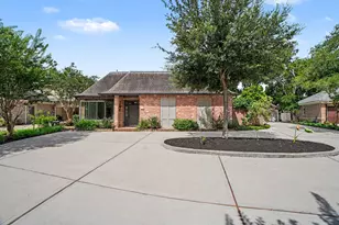 404 Bayou Cove Ct, Houston, TX 77042 - Photo 3