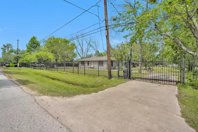 1725 Strawn Road, Houston, TX 77039 - Photo 7