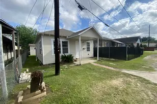 8213 E Erath St, Houston, TX 77012 - Photo 1