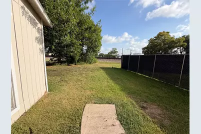 8213 E Erath Street, Houston, TX 77012 - Photo 17
