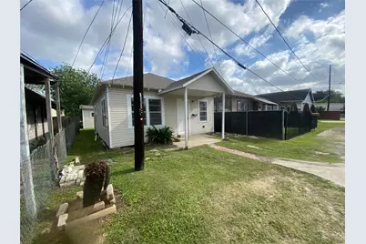 8213 E Erath Street, Houston, TX 77012 - Photo 1