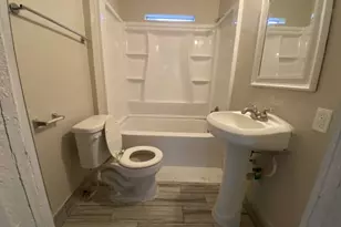 8213 E Erath St, Houston, TX 77012 - Photo 13