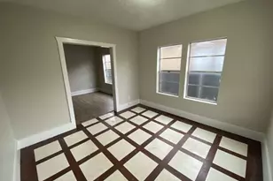 8213 E Erath St, Houston, TX 77012 - Photo 3