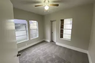 8213 E Erath St, Houston, TX 77012 - Photo 11