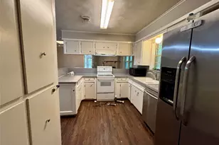 2013 Oaklawn Dr, Conroe, TX 77304 - Photo 7