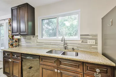 12 Coralberry Road, The Woodlands, TX 77381 - Photo 9