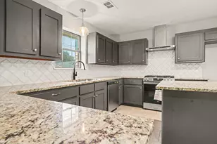 12319 E River Run Dr, Baytown, TX 77523 - Photo 9