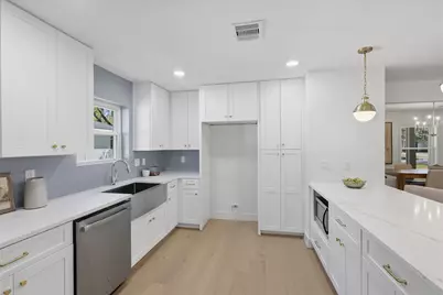 5227 Kinglet Street, Houston, TX 77035 - Photo 13