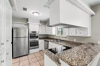 2 Queens Court, Conroe, TX 77304 - Photo 7
