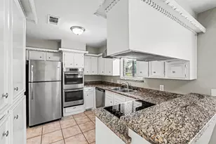 2 Queens Ct, Conroe, TX 77304 - Photo 7